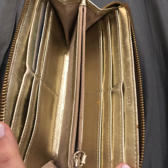Michael Kors wallet - Picture 2 of 3